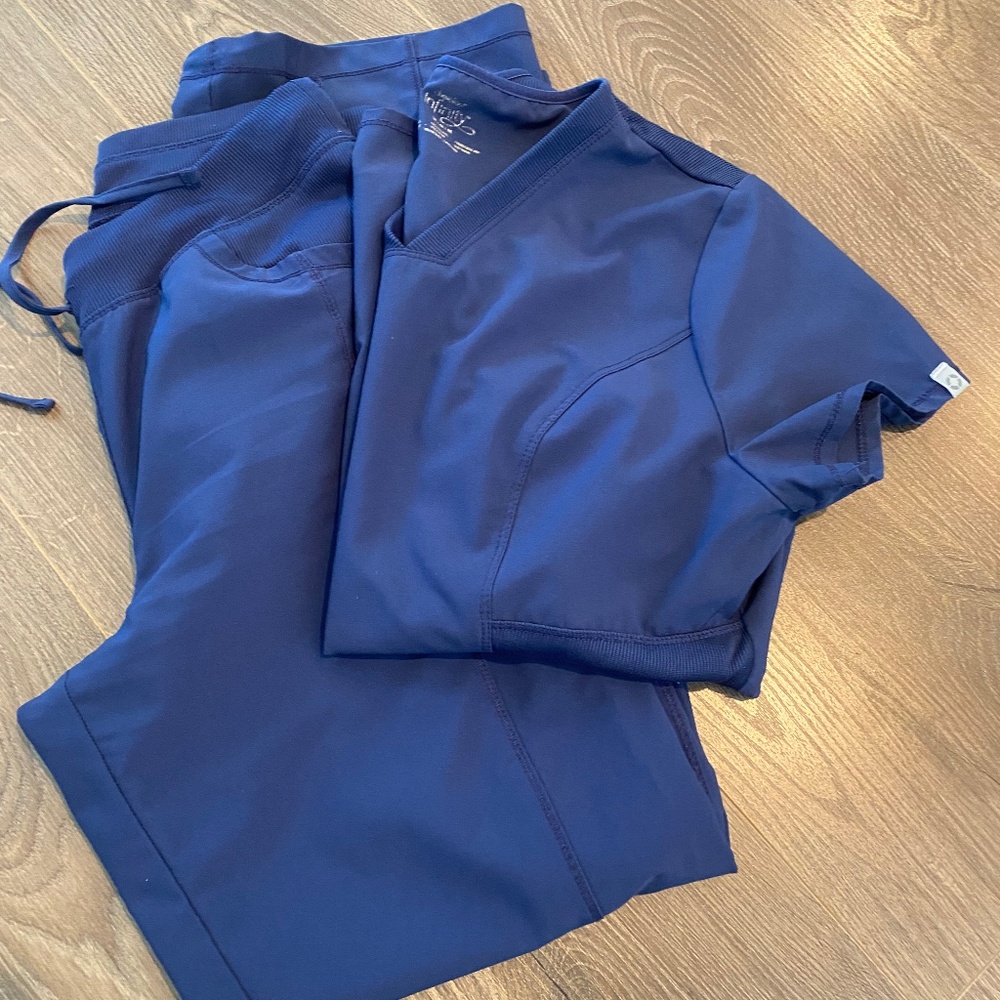 Cherokee infinity scrub set